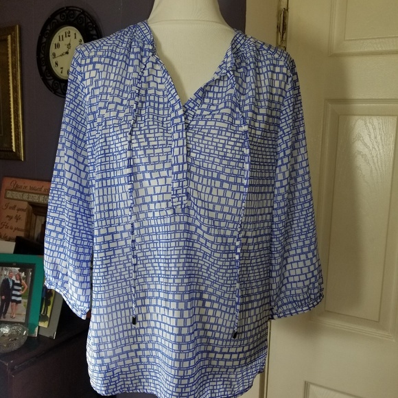 Antilia Femme Tops - Anthia femme HIGH LOW    sheer blouse size large